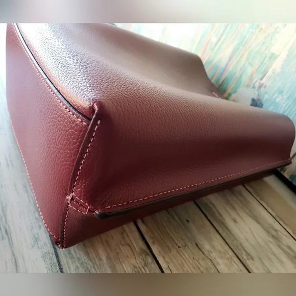 Coach Mollie Bucket Bag 22 Wine/Gold Crossbody Bag NWOT - Picture 7 of 14